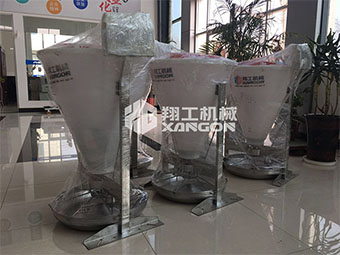 瀝青灌縫機廠家轉(zhuǎn)變養(yǎng)殖思維，智能化搶先市場