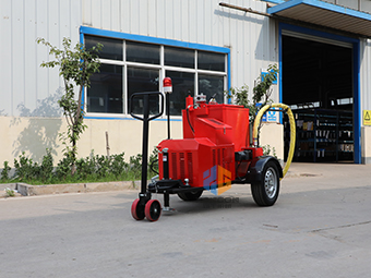 馬路瀝青灌縫機(jī)廠家有話說，選對設(shè)備不迷茫！