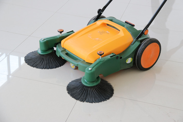 工廠地面選擇掃地機還是洗地機比較合適？
