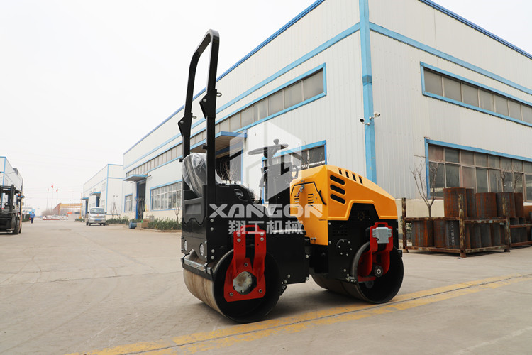 壓土機的壓實力度這么大，離不開這個裝置