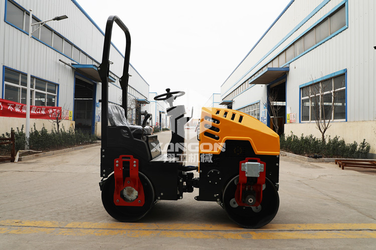 預防銹蝕，從養(yǎng)護座駕式壓路機車漆做起