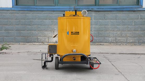 瀝青灌縫機(jī)整機(jī)配備發(fā)電機(jī)組，可以提供充足動力
