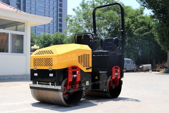 小壓路機(jī)兩種動(dòng)力需求選擇，狹小的面積也可以